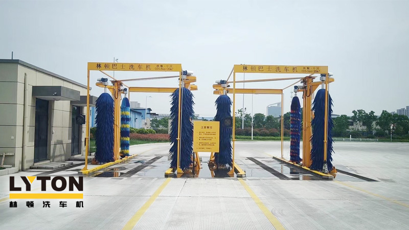 巴士、公交車用電腦洗車機(jī)，采用電腦控制，自動(dòng)化程度高