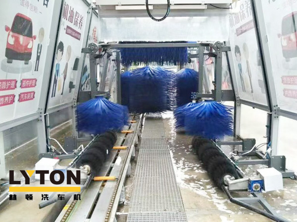 自動洗車設(shè)備,省心得力，造型美光大方！無錫中石化配置林頓FX11系列電腦洗車機(jī)！