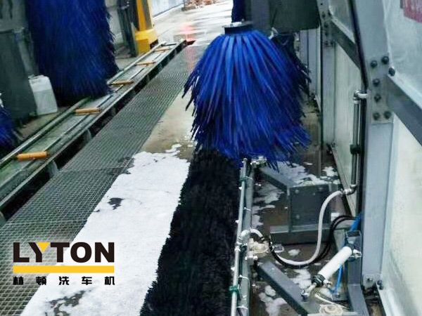 自動洗車設(shè)備,省心得力，造型美光大方！無錫中石化配置林頓FX11系列電腦洗車機(jī)！