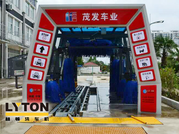 南京林頓電腦洗車機高壓沖洗、仿型超柔刷洗、自動計量噴灑洗車液、亮光蠟及強力仿型風(fēng)干等自動洗車工藝操作。