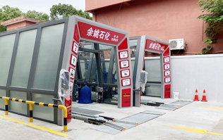 寧波余姚石化陽明西路站選配林頓FX11系列隧道式洗車機2套！加油免費洗車，讓利于民，讓老百姓享受到真正的實惠！