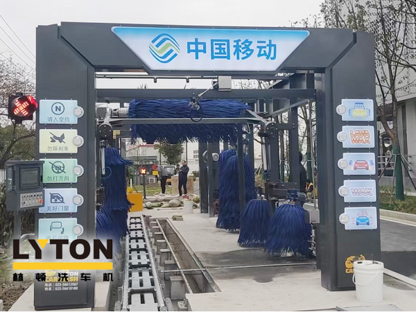 FX-80A系列隧道連續(xù)式全自動洗車機框架采用的是fx11框架材質(zhì),造型為fx80設(shè)備樣式。機型設(shè)計新穎、美觀大方,為林頓全自動洗車機新品機型。