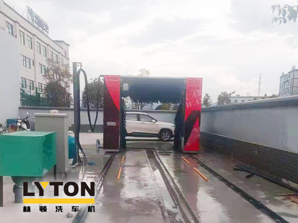 彩云之南，滇中腹地！云南玉溪中石化配置林頓龍門全自動(dòng)洗車機(jī)