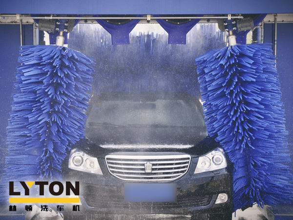 PH值中性FX002鍍膜水蠟德國配方林頓電腦洗車機專用高效干燥上光蠟,實現(xiàn)了洗車、打蠟、上光等電腦洗車機一次完成。長期使用可保持車輛鮮艷光亮,恢復(fù)鏡面效果。