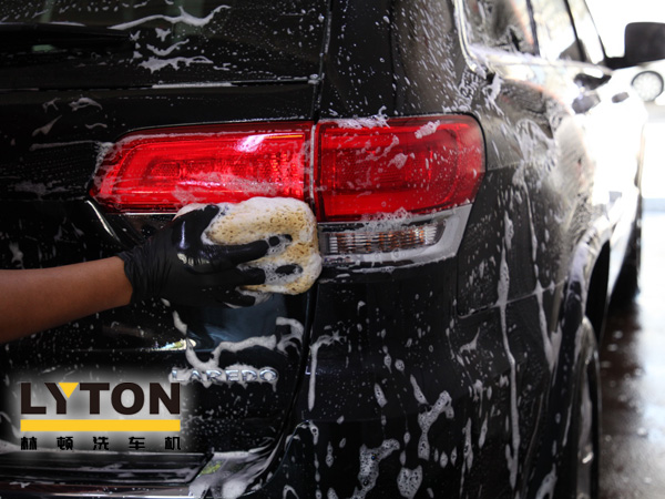 電腦洗車(chē)機(jī)洗車(chē)時(shí)代，其優(yōu)勢(shì)無(wú)需多言。極高洗車(chē)效率、節(jié)約水資源、符合環(huán)保要求、降低經(jīng)營(yíng)成本、經(jīng)營(yíng)者獲利更大。 