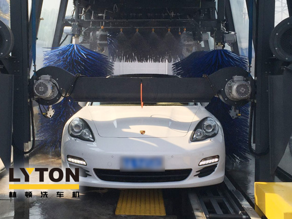 高效快捷，安全可靠！林頓FX11電腦洗車機(jī)高端車型清洗！