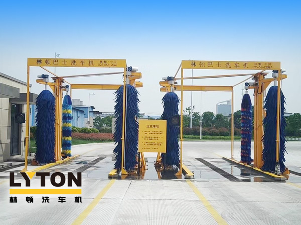 林頓大型通道式巴士洗車機(jī)走進(jìn)南通,二臺(tái)公交車專用電腦洗車設(shè)備安裝完工交付
