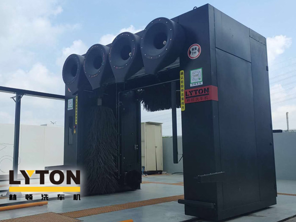 伴隨著ZG經(jīng)濟(jì)飛速發(fā)展，汽車高速普及！全自動洗車機(jī)越來越被廣大車友垂愛