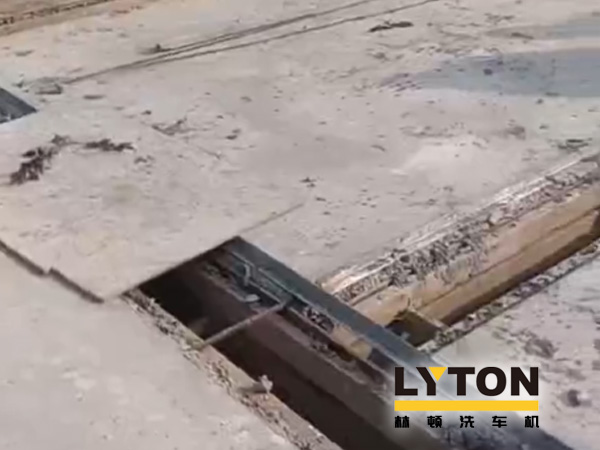 南通公交新裝配lyton大型通道式巴士洗車機(jī)，現(xiàn)洗車機(jī)基礎(chǔ)建設(shè)已完工，待發(fā)貨安裝