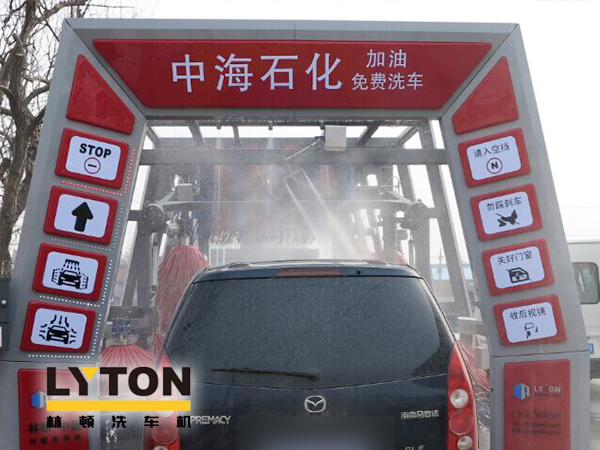 全自動洗車機安裝場所之加油站!提升油站高品質服務的企業(yè)形象，有利于口碑傳播！