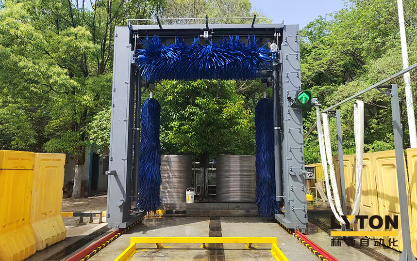 LM-360系列往復(fù)式洗車機(jī) 廣泛應(yīng)用于全國(guó)各大城市公交系統(tǒng)