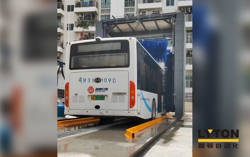 LM-360系列往復(fù)式洗車機(jī) 廣泛應(yīng)用于全國(guó)各大城市公交系統(tǒng)